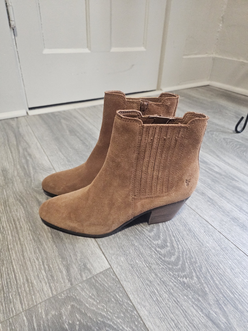 Frye Sandra Suede Ankle Boots | Size 9 | Cognac
